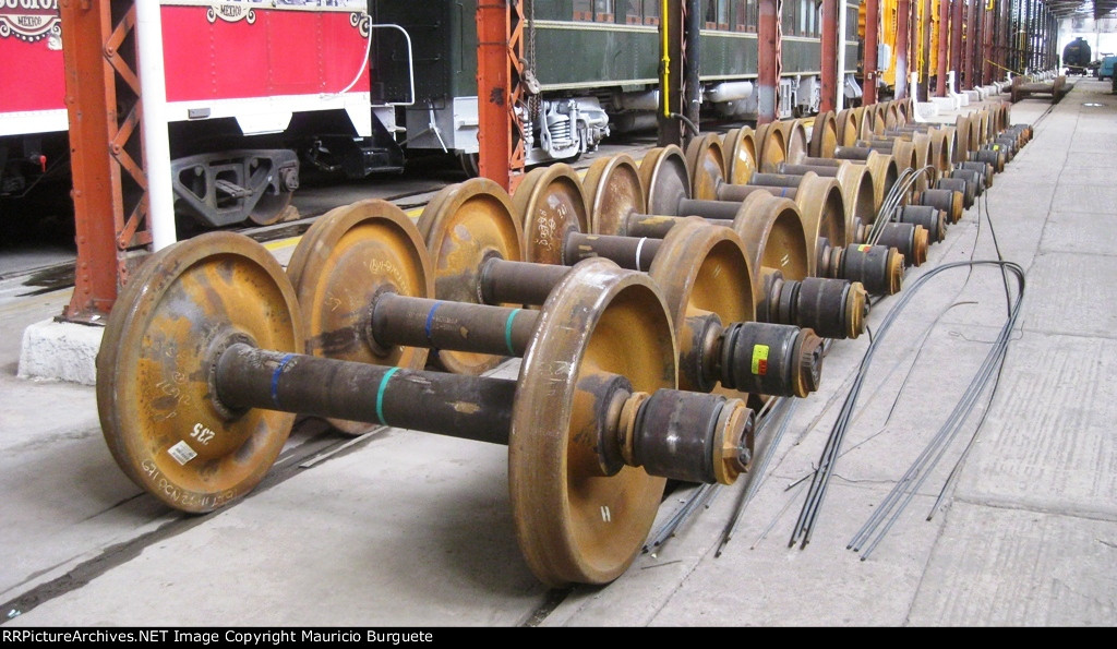 Used wheels at Apizaco workshop